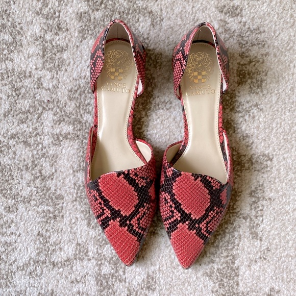 Vince Camuto Snakeskin Flats - Picture 3 of 3